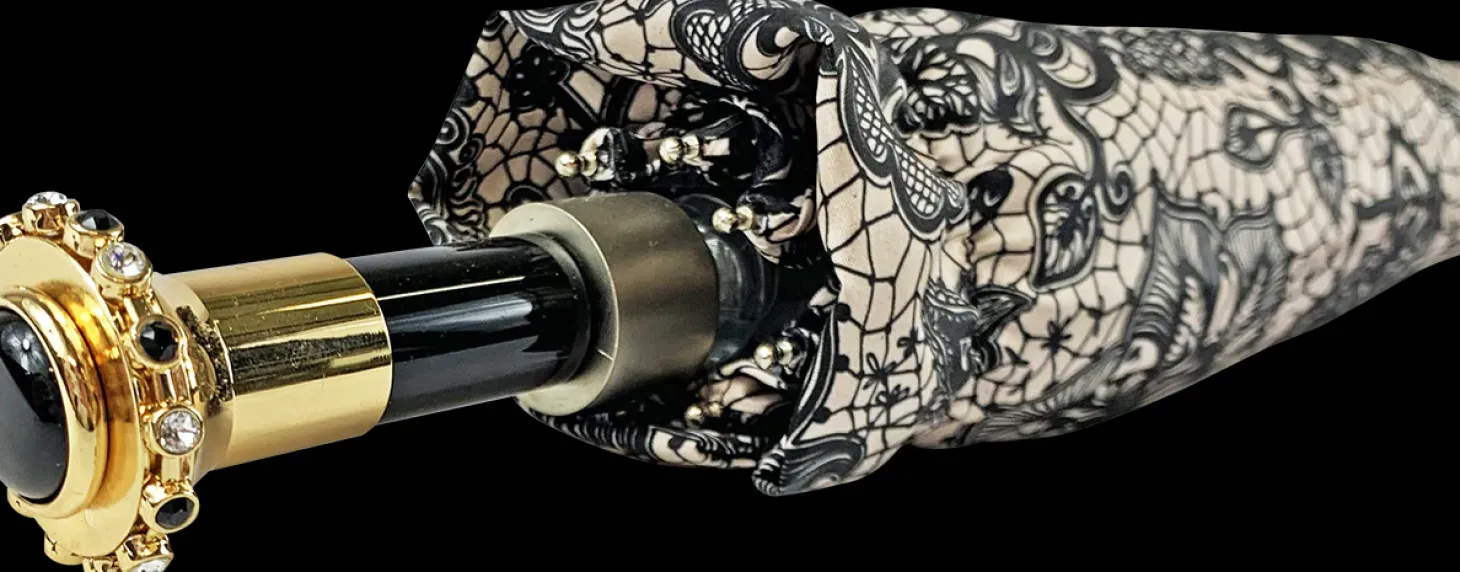 Amazing umbrella with lace effect design