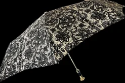 Amazing umbrella with lace effect design