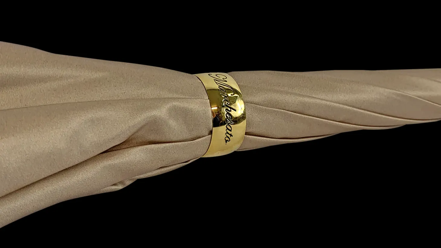 Elegant umbrella in animalier style and hand-enamelled Dog