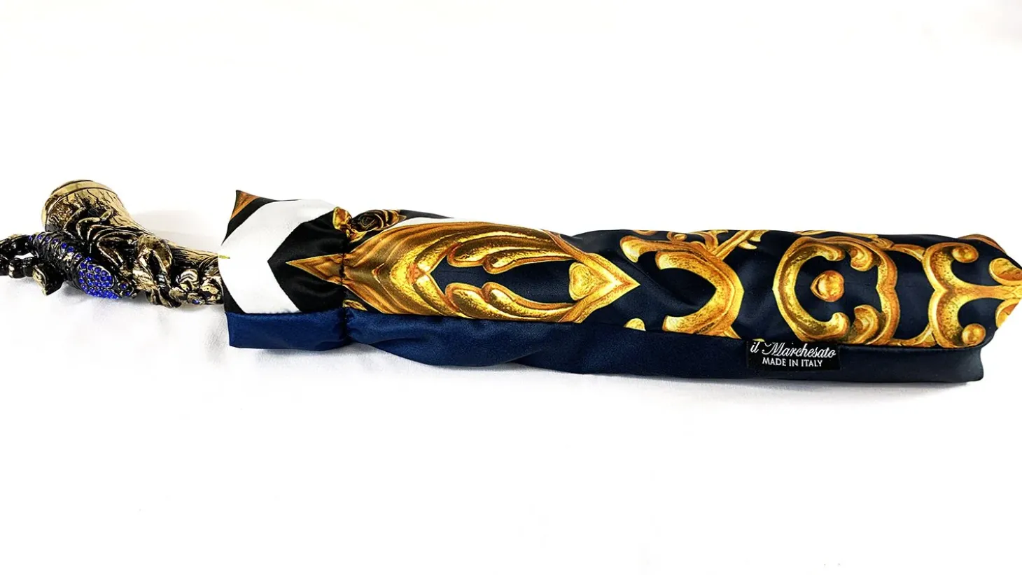 Exclusive handle with 24K golden scorpion and embellished with sapphir