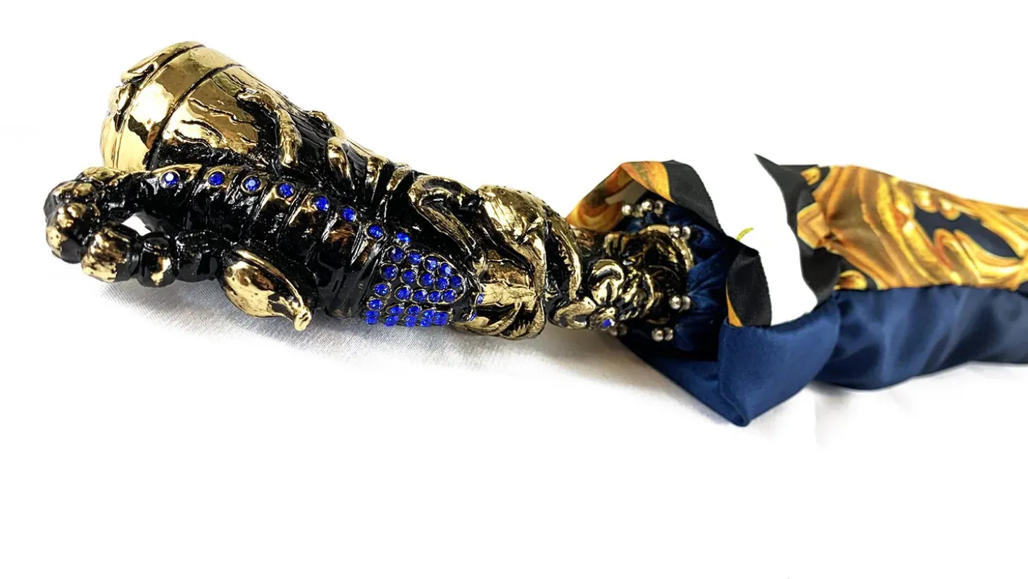 Exclusive handle with 24K golden scorpion and embellished with sapphir