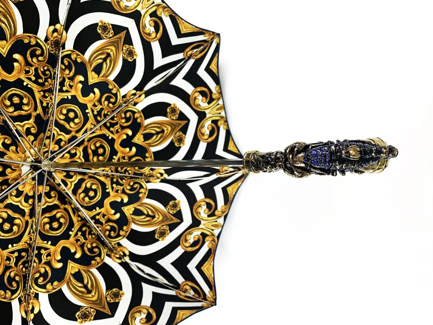 Exclusive handle with 24K golden scorpion and embellished with sapphir